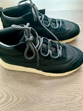 NWOT Gola Black Water-Resistant  Lunar Sneakers